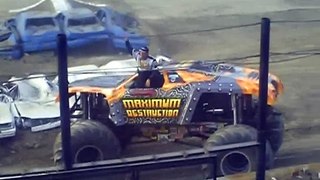 Grave digger introduction @ lebanon valley speedway monster jam 7-15-09