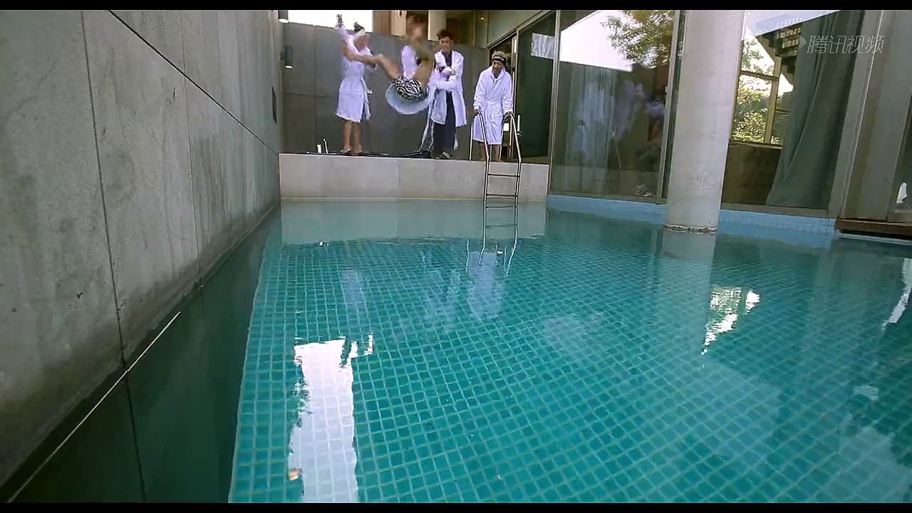 第二支正片片段 五成员大尺度出镜玩水 part2