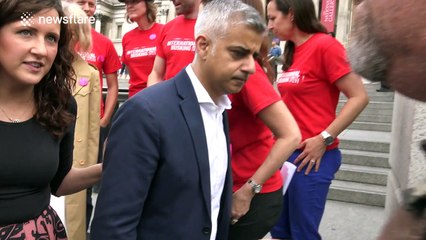 Heckler confronts Sadiq Khan in London