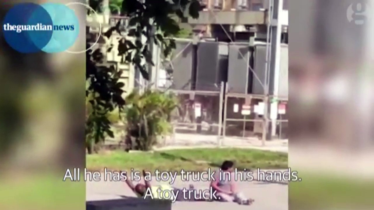 Des policiers de Floride tirent sur un homme noir non armé - Grosse bavure