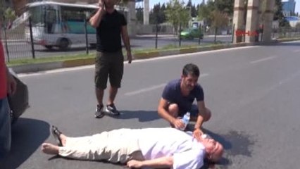 Antalya Üst Geçidin Altında Otomobil Çarptı