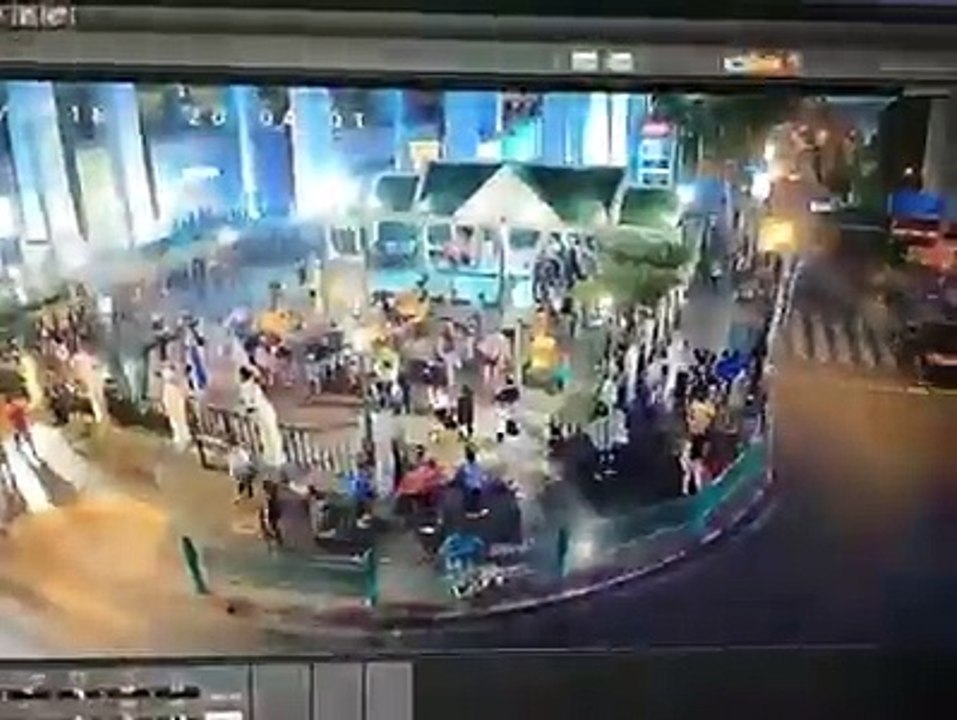 Carro desgovernado atropela pedestres e deixa 6 feridos em ponto turístico na Tailândia