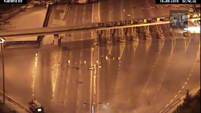 Boğaziçi Köprüsü'nde darbeci teröristler sivillere ateş açtı - en net görüntüler