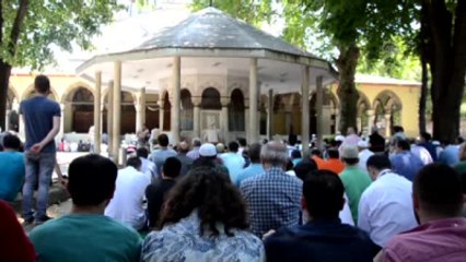 Fetö'nün Darbe Girişimine Karşı Protesto Gösterisi Düzenledi, Şehitler İçin Cenaze Namazı Kılındı.
