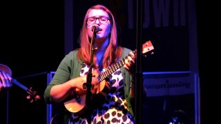 eTown webisode 25 - Danielle Ate the Sandwich performs 