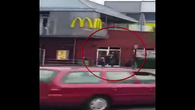 TERRO Amok in München: Schwere Schiesserreien in Olympia-EKZ u. am Odeons-Platz - 3Terroristen
