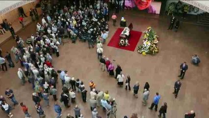 Multitudinario funeral para despedir al periodista asesinado en Kiev