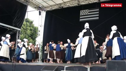 Championnat de danse bretonne. Kerfeunteun décroche son quatorzième titre à Guingamp