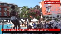 Tatilciler, Soğuk Buhar Üfleyen Tabancalara Akın Ediyor