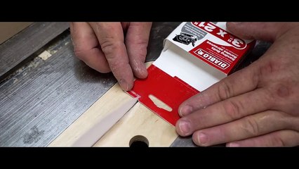 Il coupe du bois avec du papier !