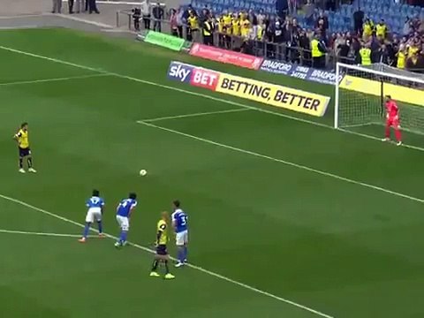 Le chambrage pas très classe de Chris Maguire (Oxford United) après son pénalty de la victoire