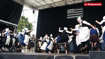 Danse bretonne. Kerfeunten sur la plus haute marche