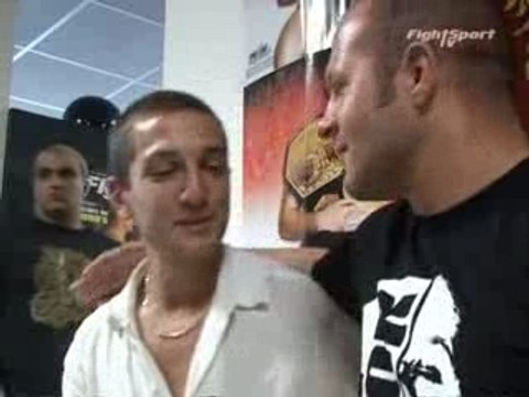 Fedor and Wanderlei Silva sign