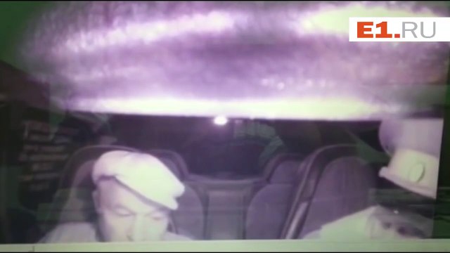 Ce conducteur ivre va poignarder un policier alors qu'il se fait controler