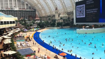 Chine : vacances à la mer dans le "plus grand bâtiment du monde"