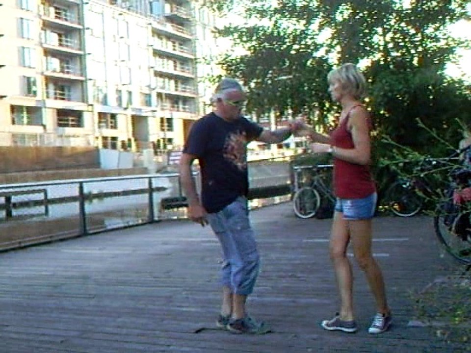 Salsa sur le dock à Strasbourg, le 15 août 2016.