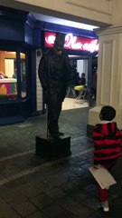 funny statue very funny when put the money his pot well parfrm