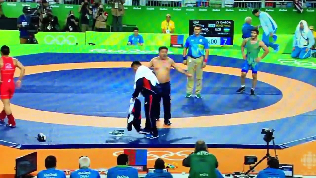 Ils se déshabillent en pleins Jeux Olympiques pour protester contre le résultat!