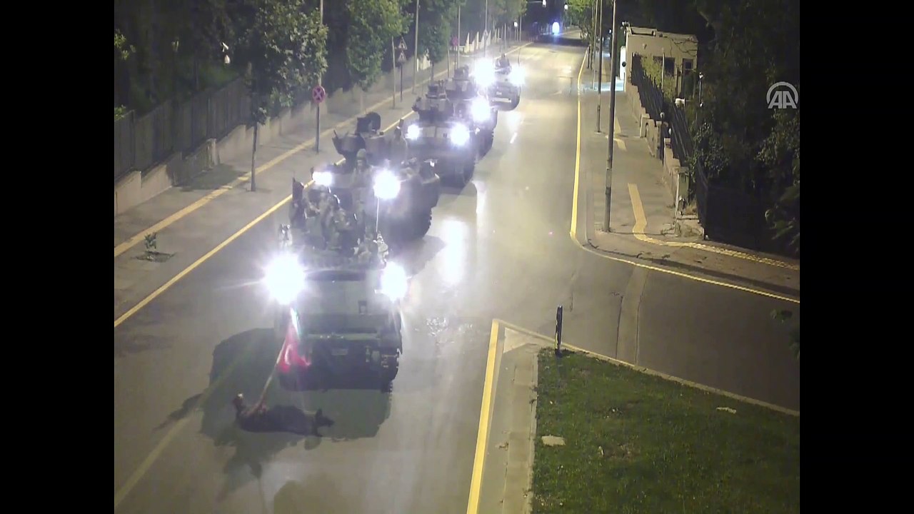 Darbe Gecesi Tek Başına 5 Zırhlıya Kafa Tutan Adam