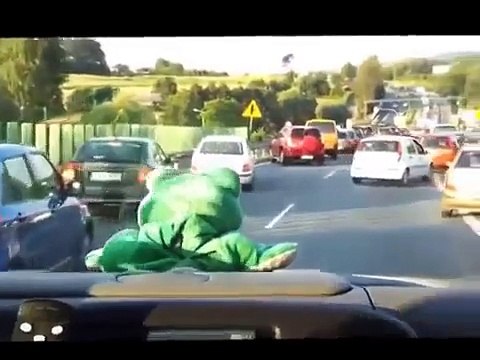 Le comportement admirable d'automobilistes lors du passage d'une ambulance