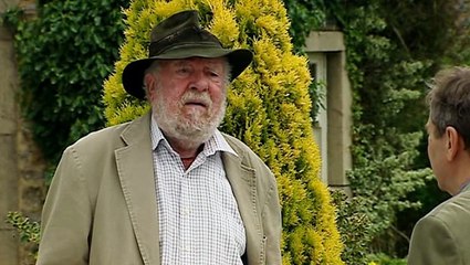 Emmerdale 27th July 2011 (05982) Scarlett saying she has 2 rubbish brothers in office