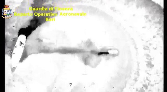 Ndjekja e skafisteve shqiptare nga Guardia Di Finanza