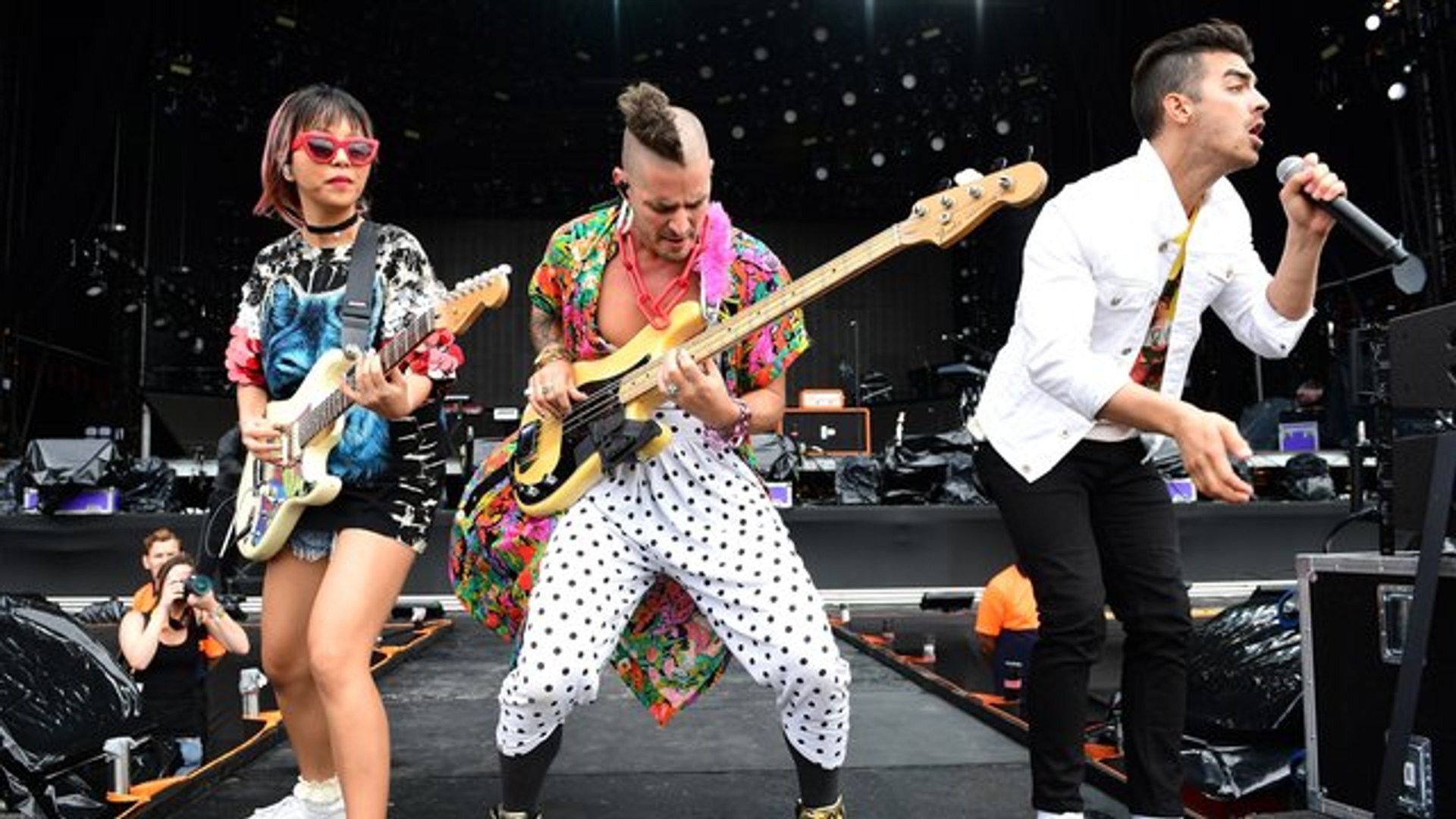 DNCE - Cake By The Ocean LIVE @ V FESTIVAL 2016 - video Dailymotion