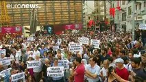 محتجون يعبرون عن غضبهم من سياسات الحكومة التركية بعد هجوم غازي عنتاب