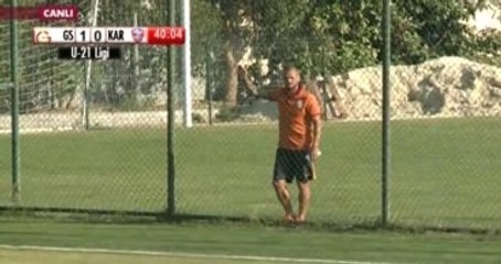 Sneijder, Galatasaray - Karabükspor U21 Maçını Kenardan Takip Etti