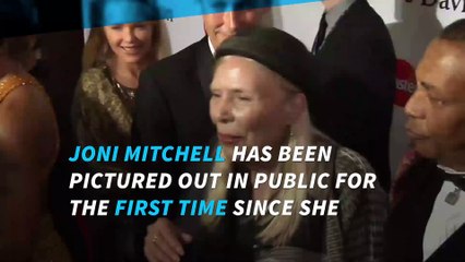 Joni Mitchell makes her first public appearance since 2015 hospitalization