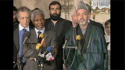 أرشيف- أنان في كابول لدعم الحكومة الانتقالية