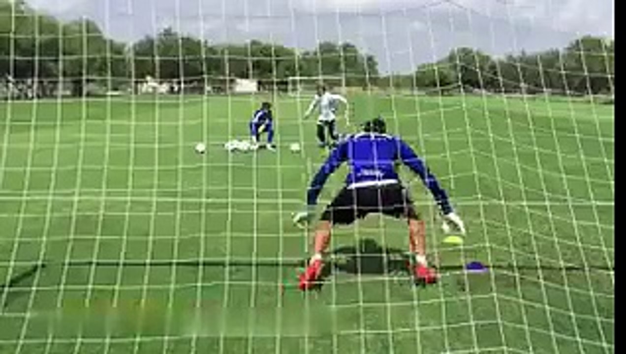 Entrenamiento de porteros donde se exige al máximo al Paton Guzman
