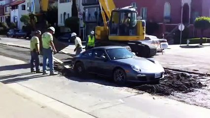 Il se retrouve coincé avec sa Porsche dans du ciment frais en plein San Francisco !