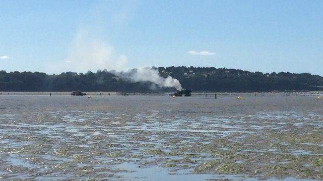 La ramasseuse d'algues prend feu