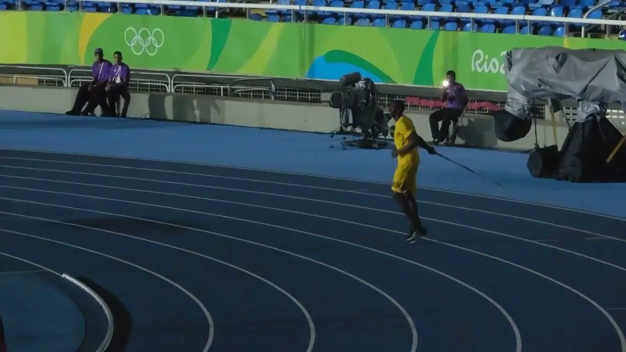 Usain Bolt fait du javelot!