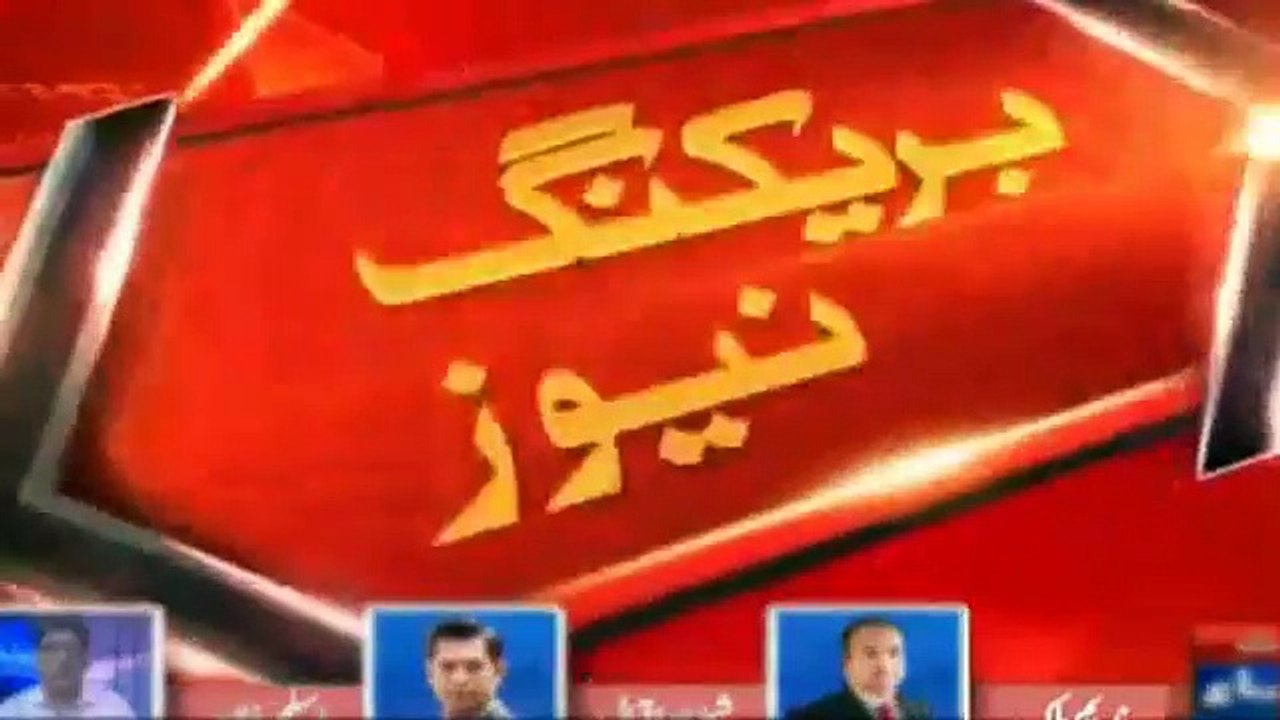 Anchor Person Badly Bashing On Dr Aamir Liaquat Hussain For Attach On TV Channels And Violation