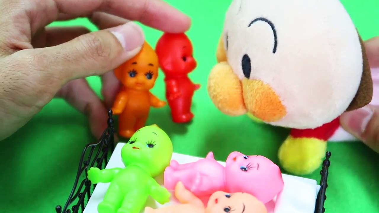アンパンマン お世話ごっこ カラフル 赤ちゃん人形 キューピーちゃん 寝かしつけ Colorful Baby Doll