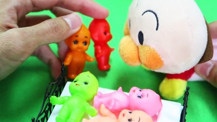 アンパンマン お世話ごっこ カラフル 赤ちゃん人形 キューピーちゃん 寝かしつけ Colorful Baby Doll