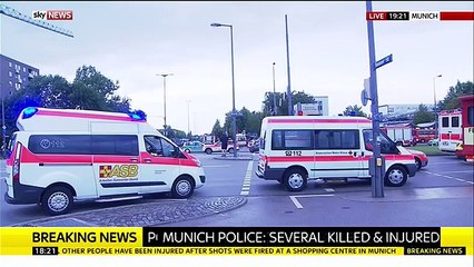 Télécharger la video: Latest Pictures- Munich Shopping Centre Shooting-Germany