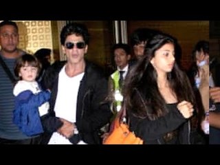 Shahrukh Khan's Beautiful Daughter Suhana Spotted At Mumbai Airport