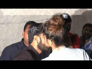 Deepika KISSING Ranveer Singh In PUBLIC