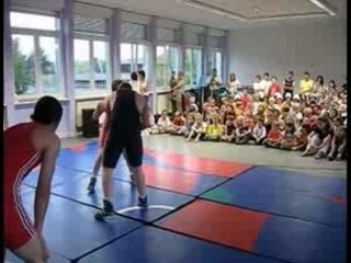 Accueil de Loisirs Juillet 2007 : démonstration de lutte