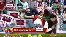 Girl Fell Down in a LIVE Show Jeeto Pakistan then see What Happened