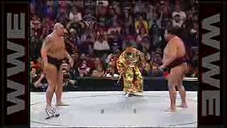 Big Show attempts to overpower sumo champion Akebono