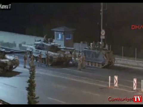 Köprüde darbeci askerlere tek başına direndi