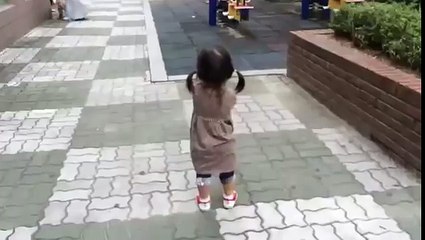 Avec ces chaussures qui couinent impossible d'être en colère!