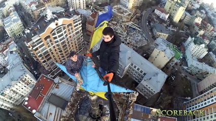 یا تو یہ لوگ بہت بہادر ہیں یا بہت پاگل آپ بھی دیکھیں