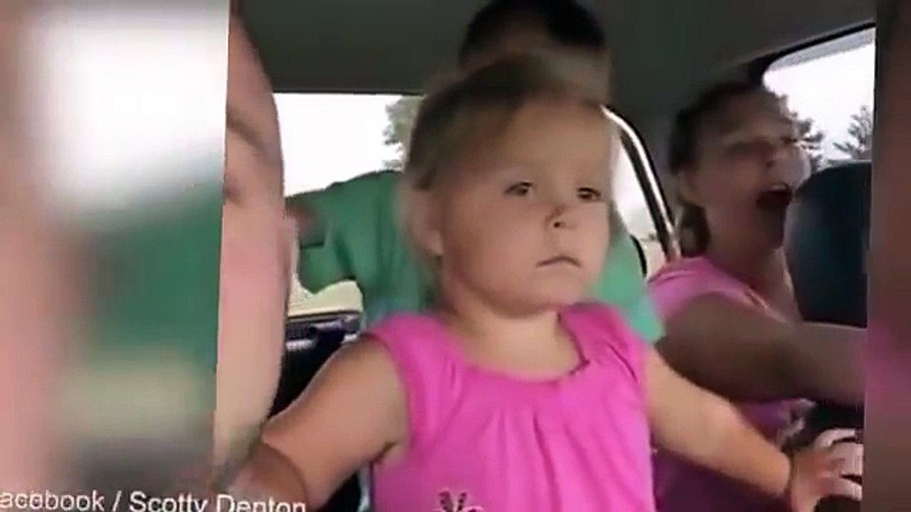 Un fantôme joue à la balançoire et effraye ces enfants -