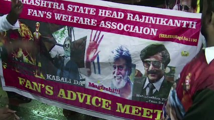 Rajnikant's Crazy Fans Pour Milk & Do Pooja Of KABALI Poster #Must Watch #Vianet Media