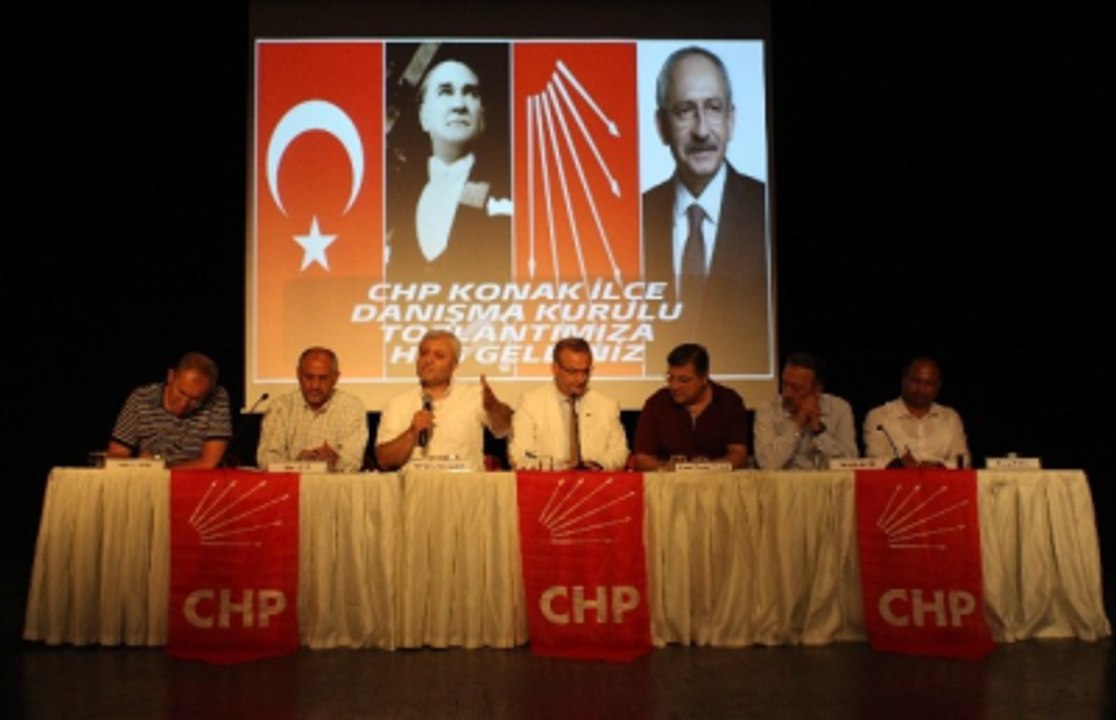 CHP'nin Toplantısını "Alkolik" Kadın Bastı